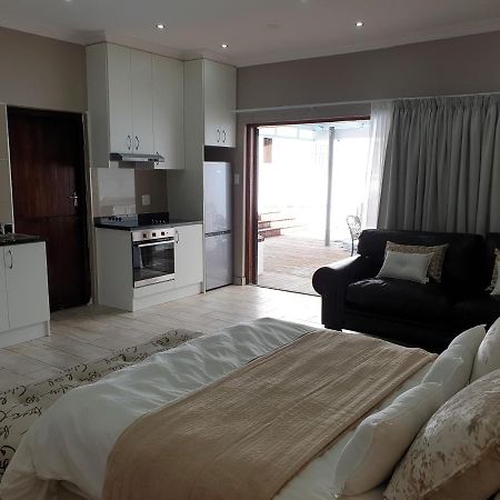 Pongola Road Self Catering Accommodation Uitenhage Esterno foto