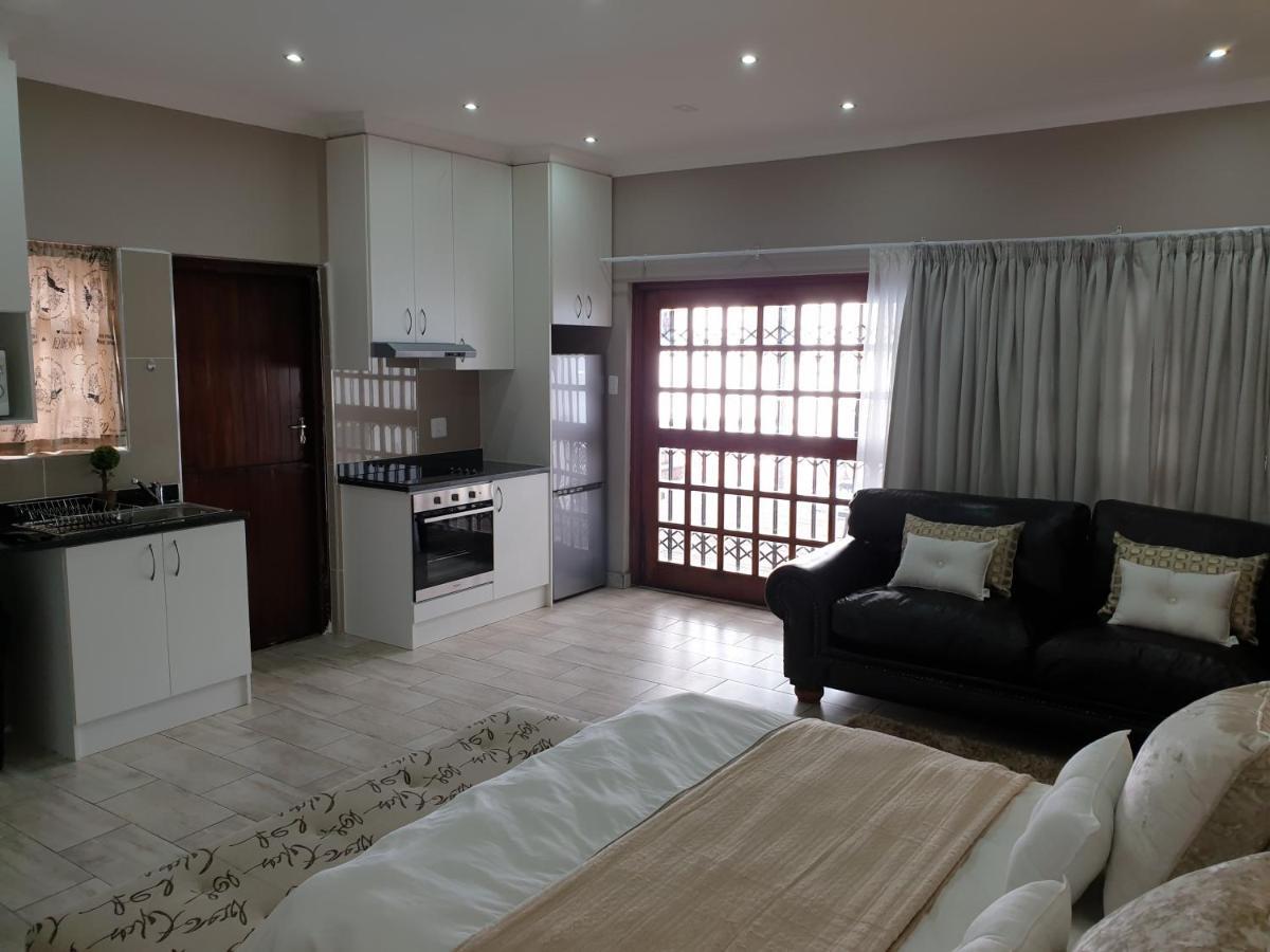 Pongola Road Self Catering Accommodation Uitenhage Esterno foto