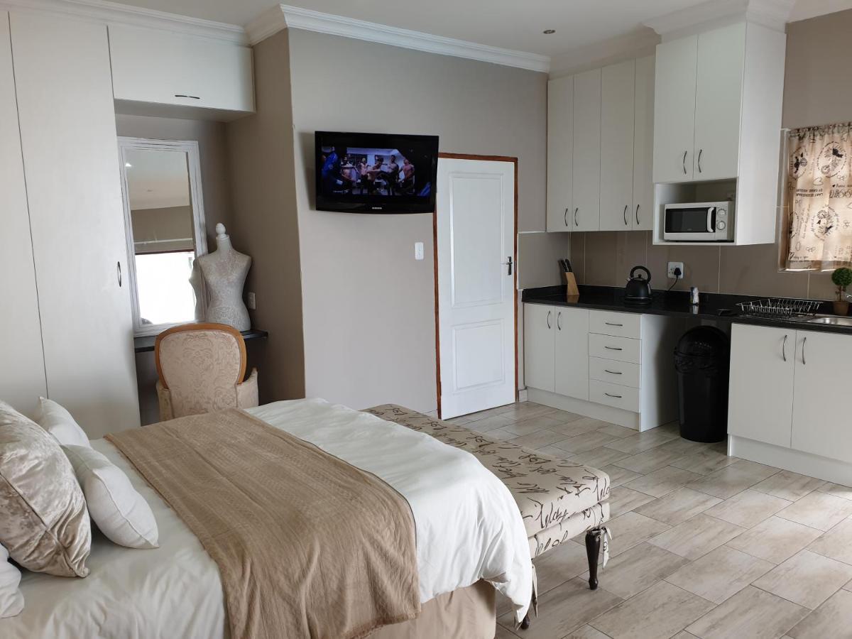 Pongola Road Self Catering Accommodation Uitenhage Esterno foto