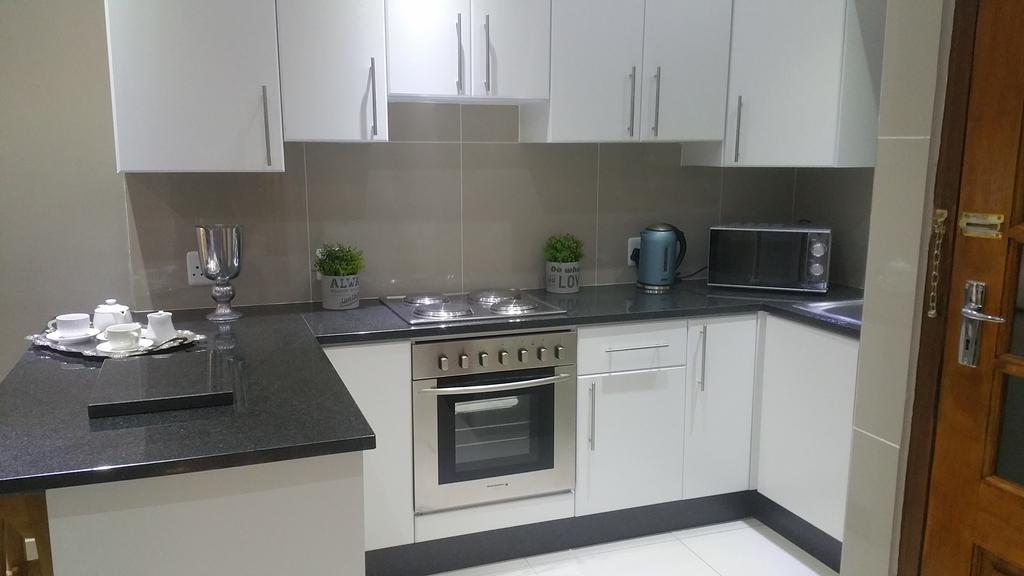 Pongola Road Self Catering Accommodation Uitenhage Esterno foto