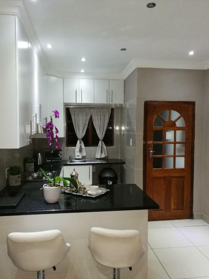 Pongola Road Self Catering Accommodation Uitenhage Esterno foto