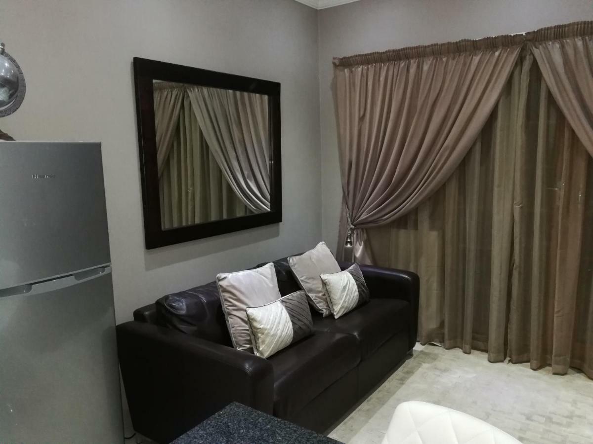 Pongola Road Self Catering Accommodation Uitenhage Esterno foto