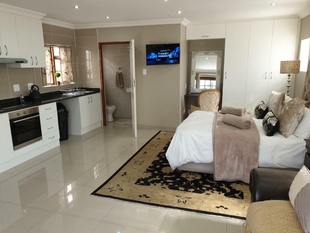 Pongola Road Self Catering Accommodation Uitenhage Esterno foto