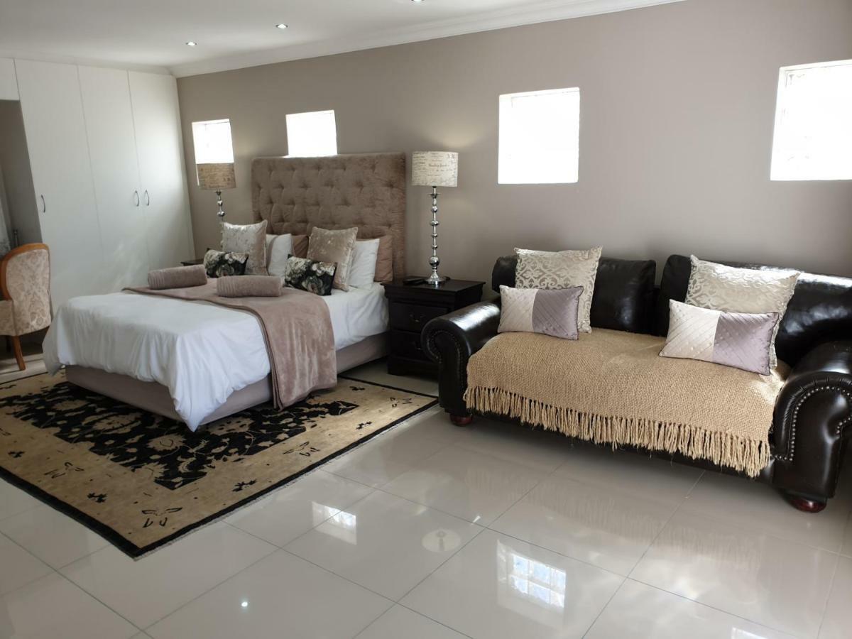 Pongola Road Self Catering Accommodation Uitenhage Esterno foto