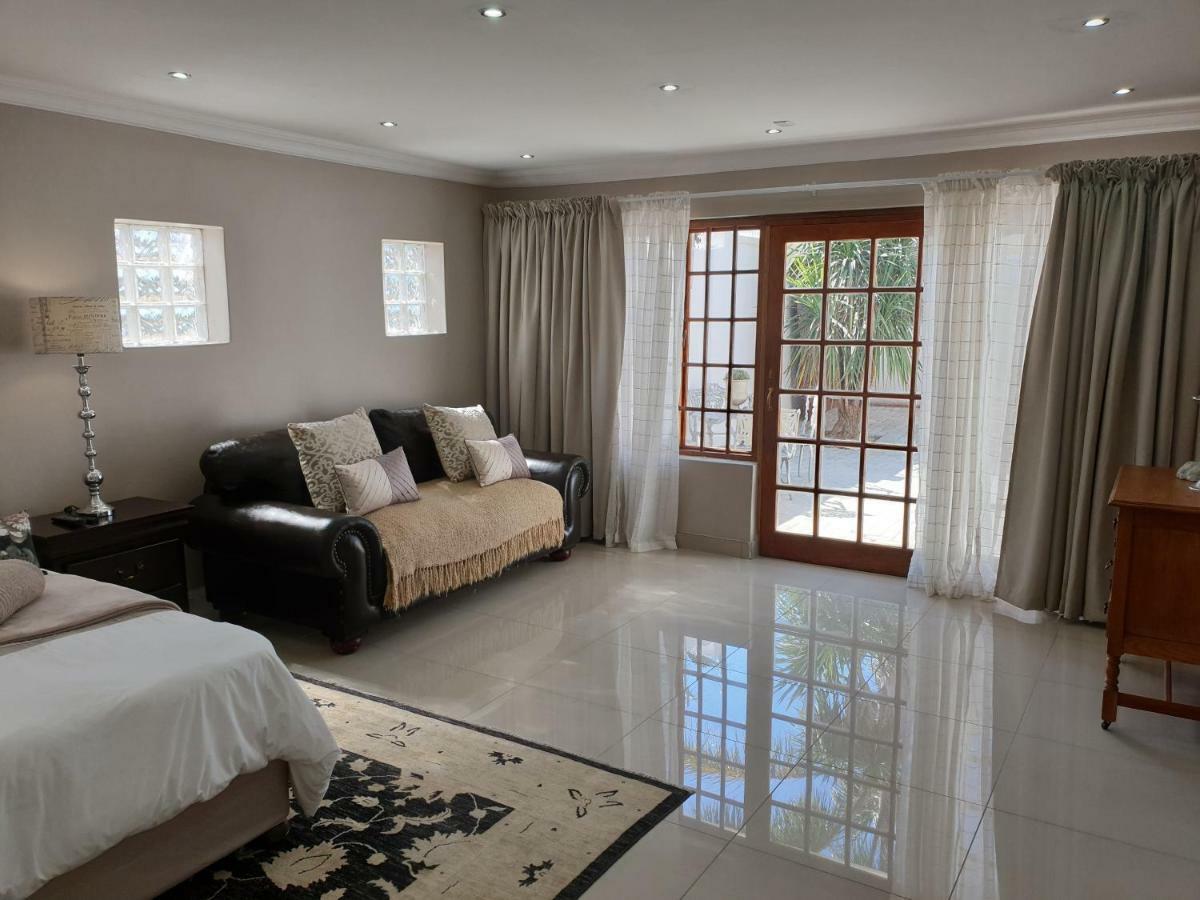 Pongola Road Self Catering Accommodation Uitenhage Esterno foto