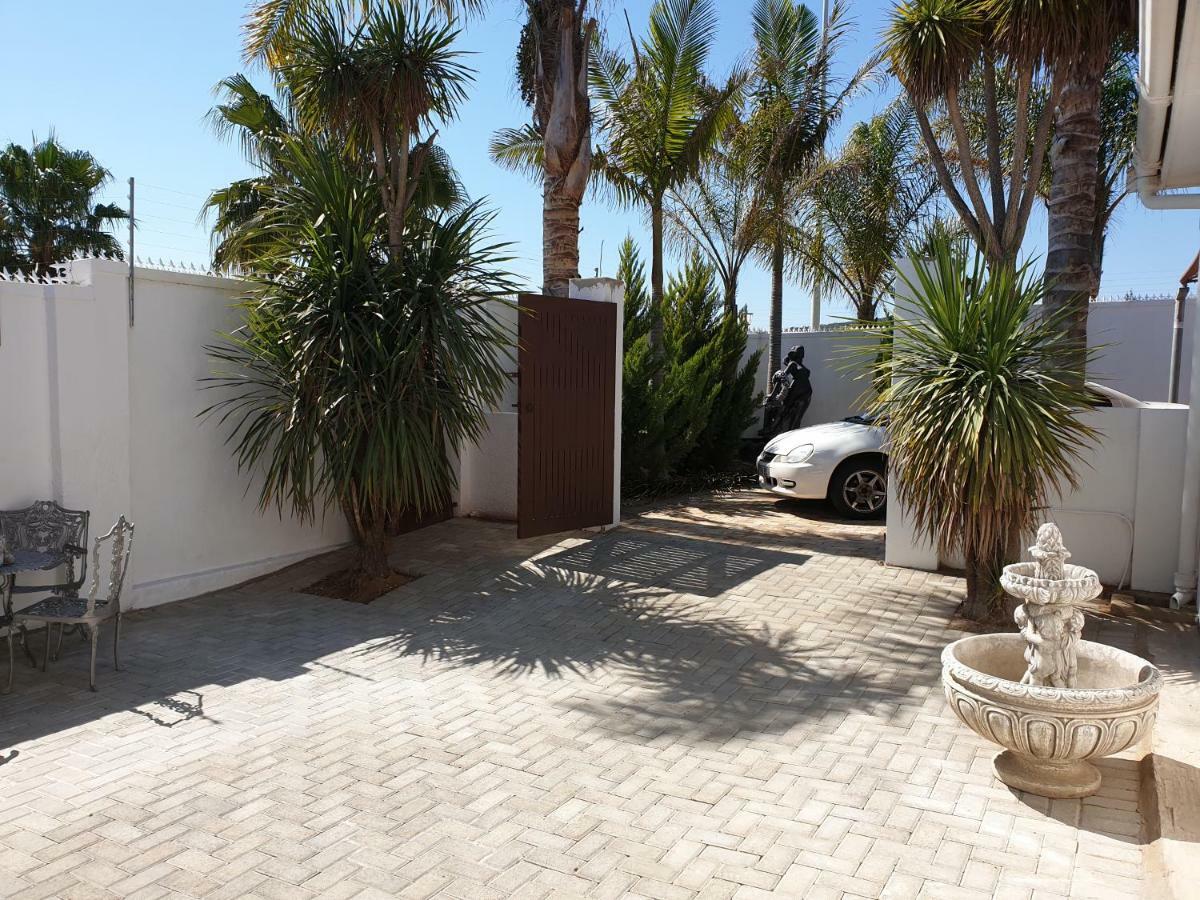 Pongola Road Self Catering Accommodation Uitenhage Esterno foto