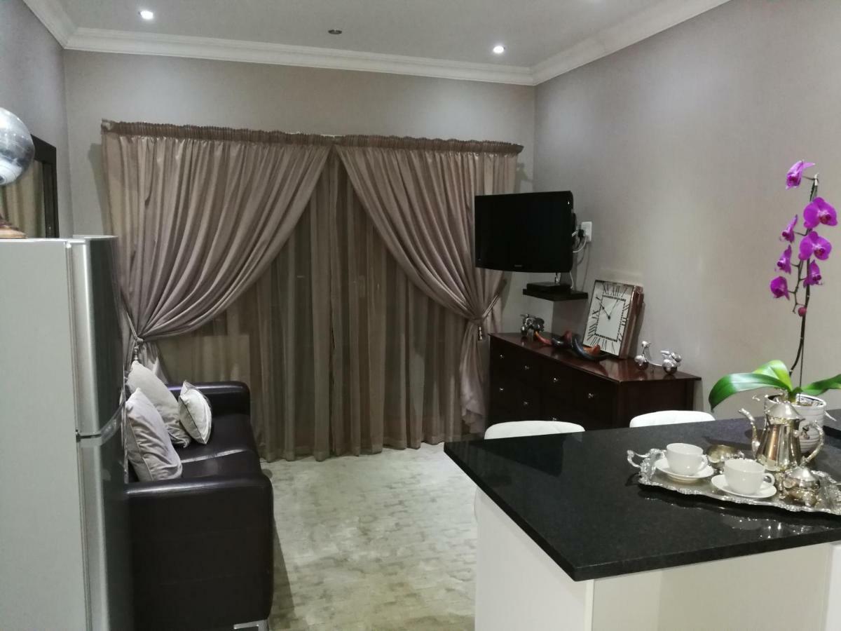 Pongola Road Self Catering Accommodation Uitenhage Esterno foto