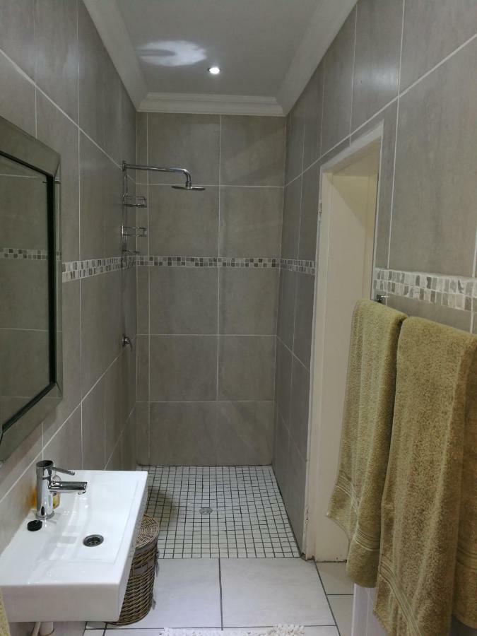 Pongola Road Self Catering Accommodation Uitenhage Esterno foto