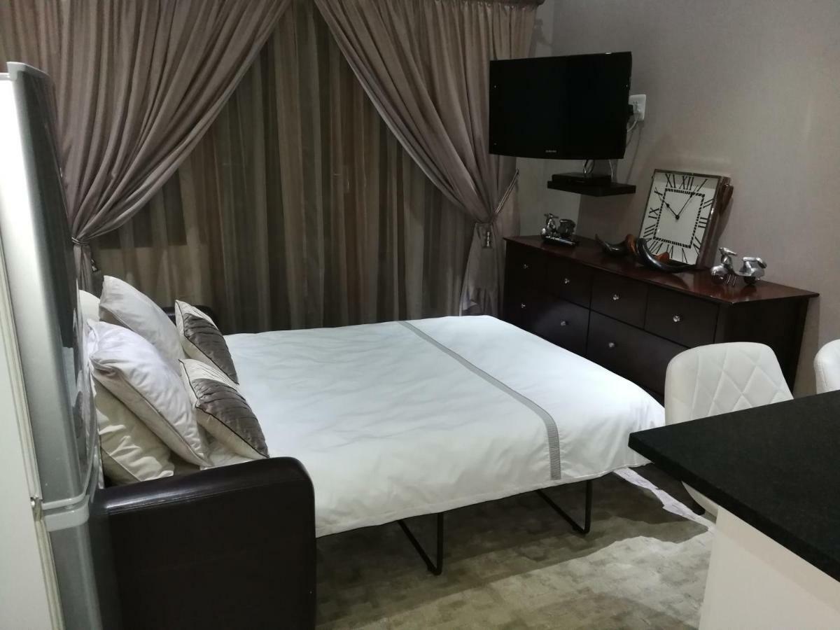 Pongola Road Self Catering Accommodation Uitenhage Esterno foto