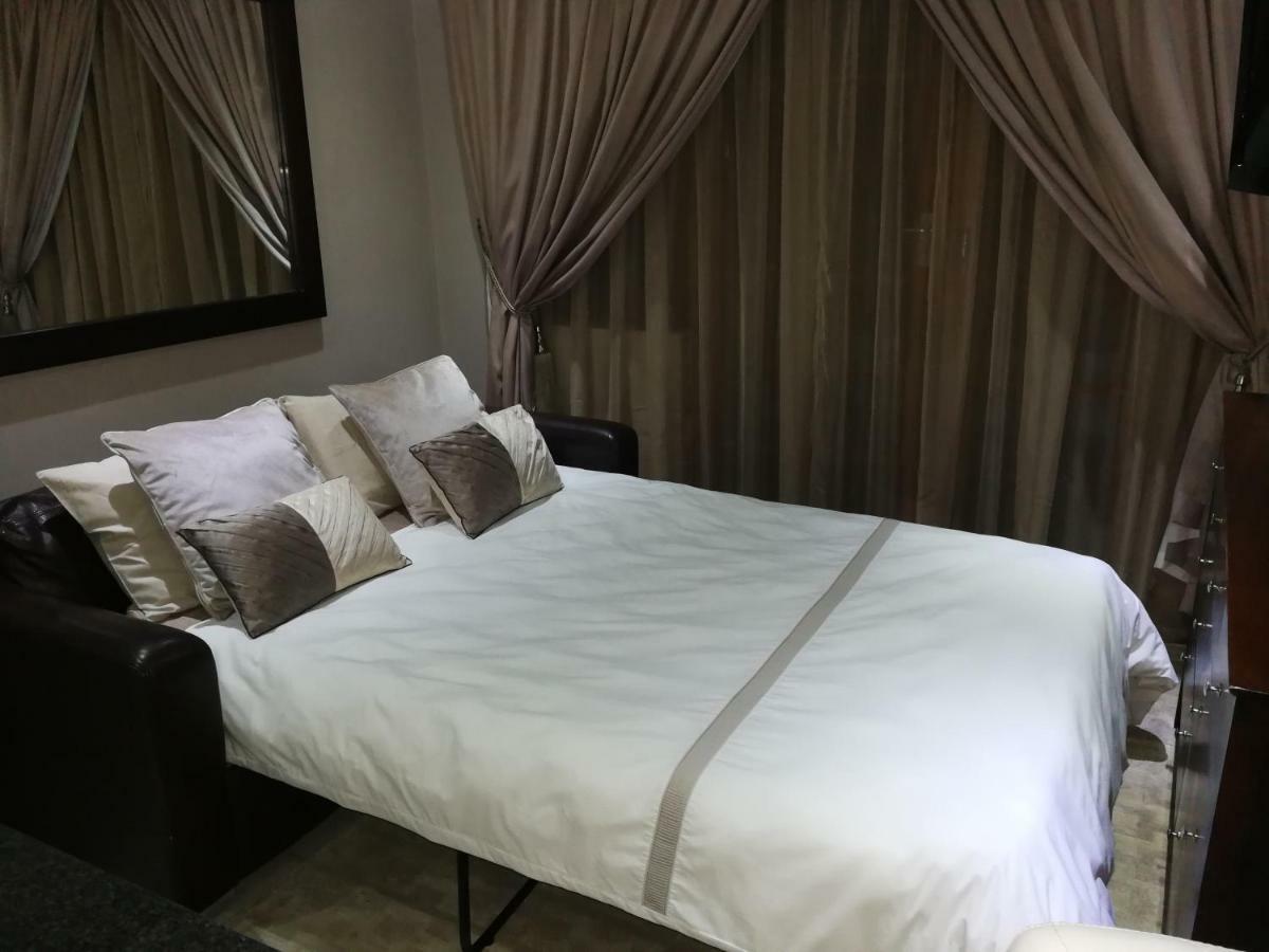 Pongola Road Self Catering Accommodation Uitenhage Esterno foto